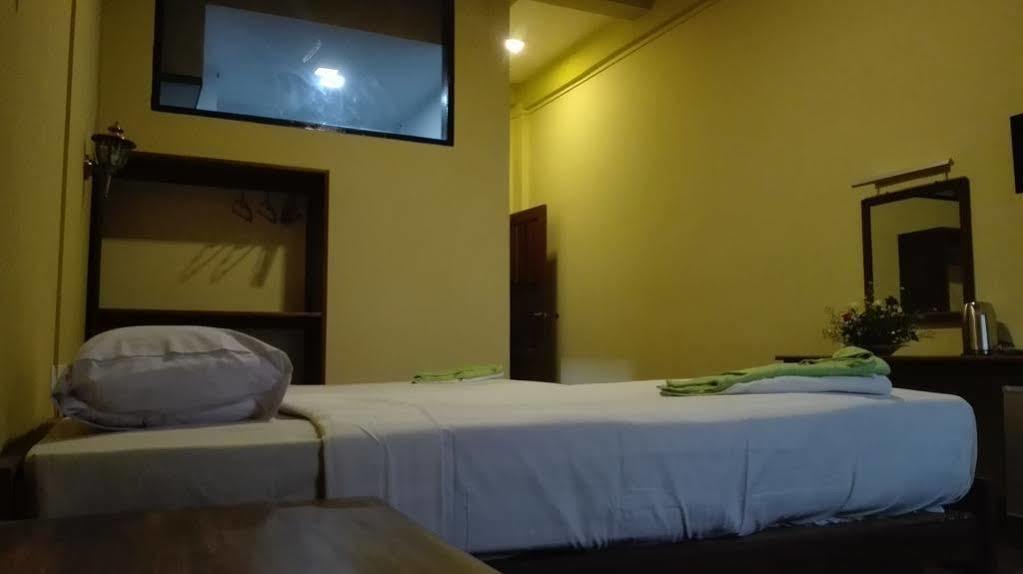 Gold Star Hotel Nyaung Shwe Ngoại thất bức ảnh