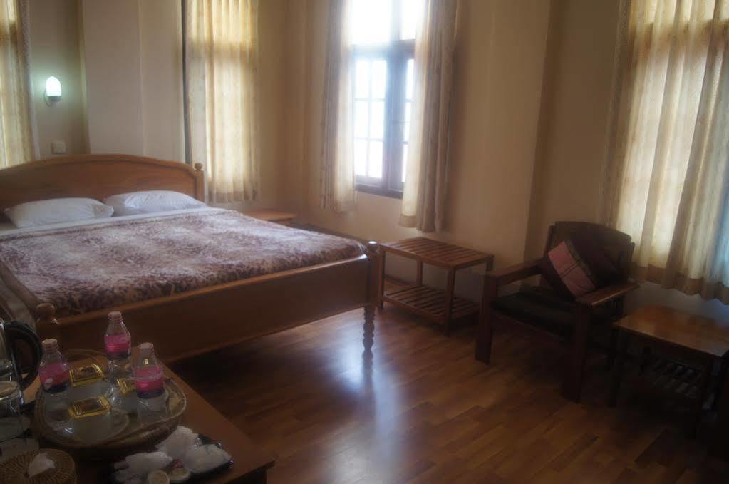 Gold Star Hotel Nyaung Shwe Ngoại thất bức ảnh